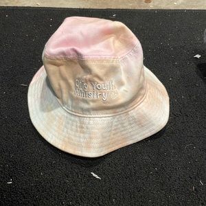 Bucket hat